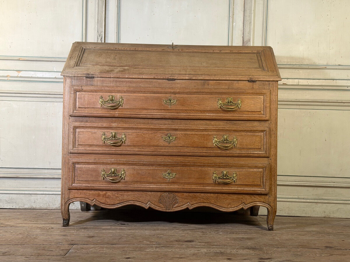 Commode secrétaire en chêne clair, XVIIIeme siècle
