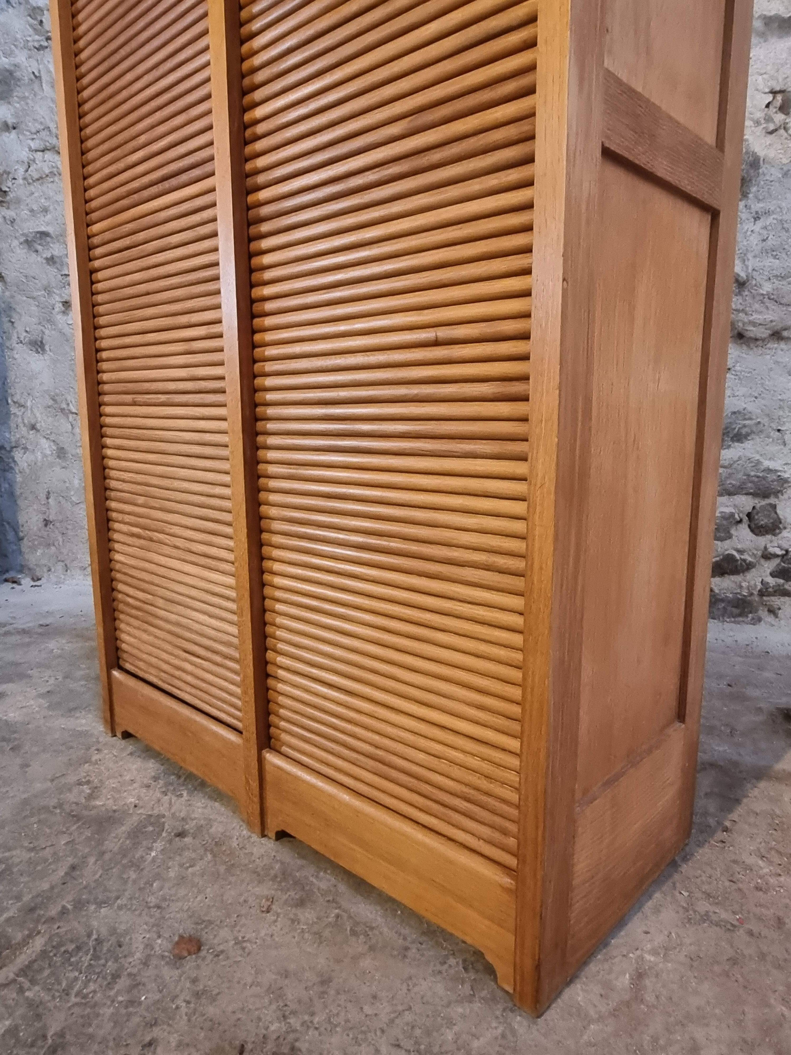 Armoire à rideaux vintage en chêne français – années 1960 – rangement de bureau avec étagères réglables