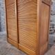 Armoire à rideaux vintage en chêne français – années 1960 – rangement de bureau avec étagères réglables