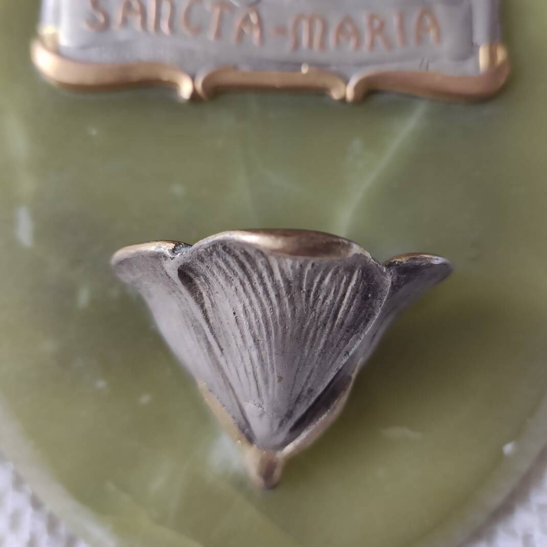 Green onyx wall font