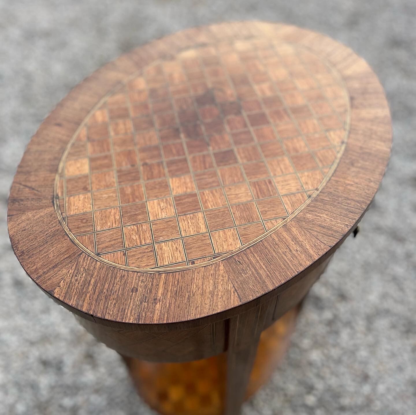 Marquetry pedestal table