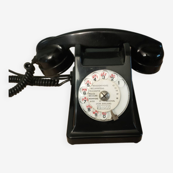 telephone from the 50s in black bakelite