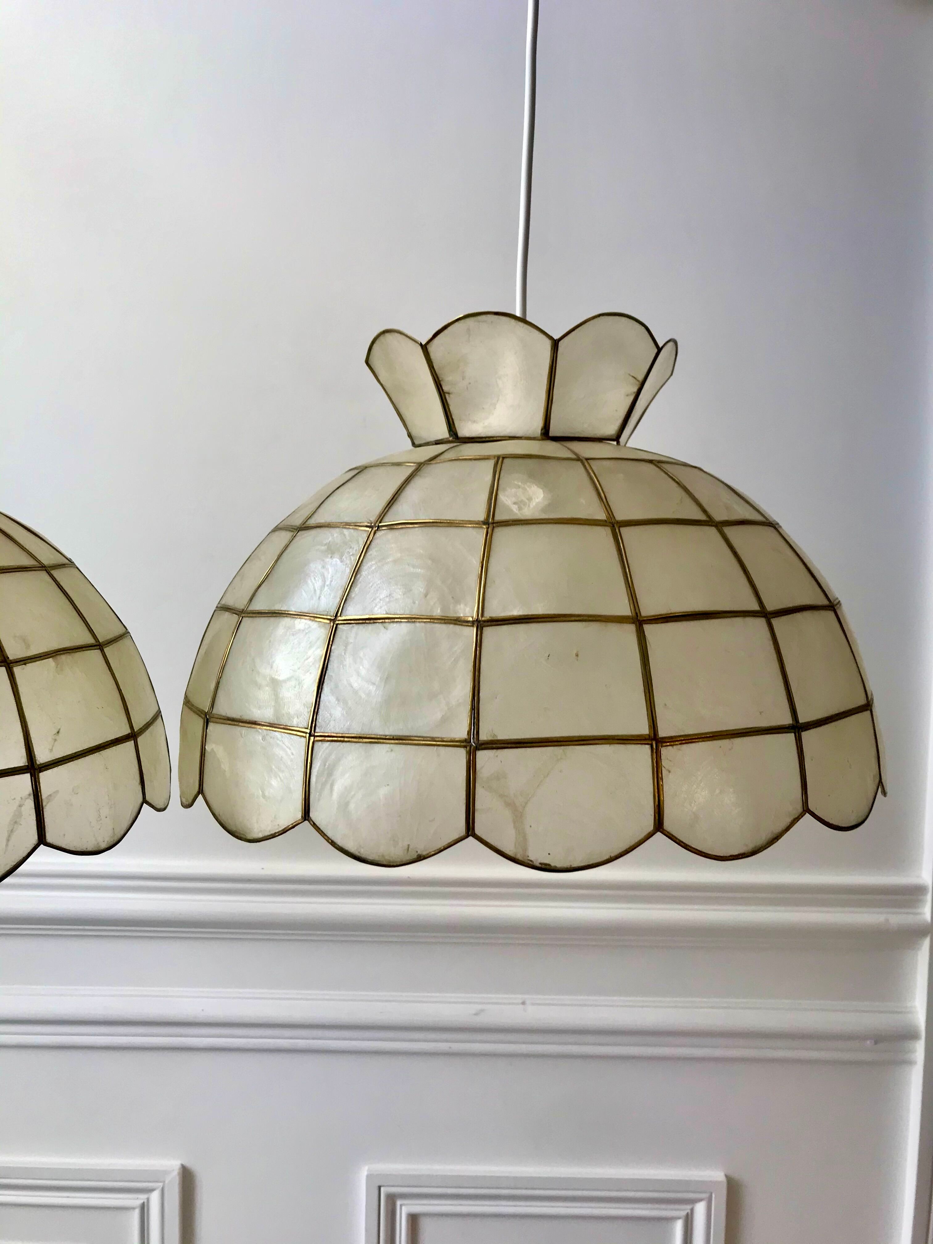 Pair of mother-of-pearl and brass suspensions 60-70s