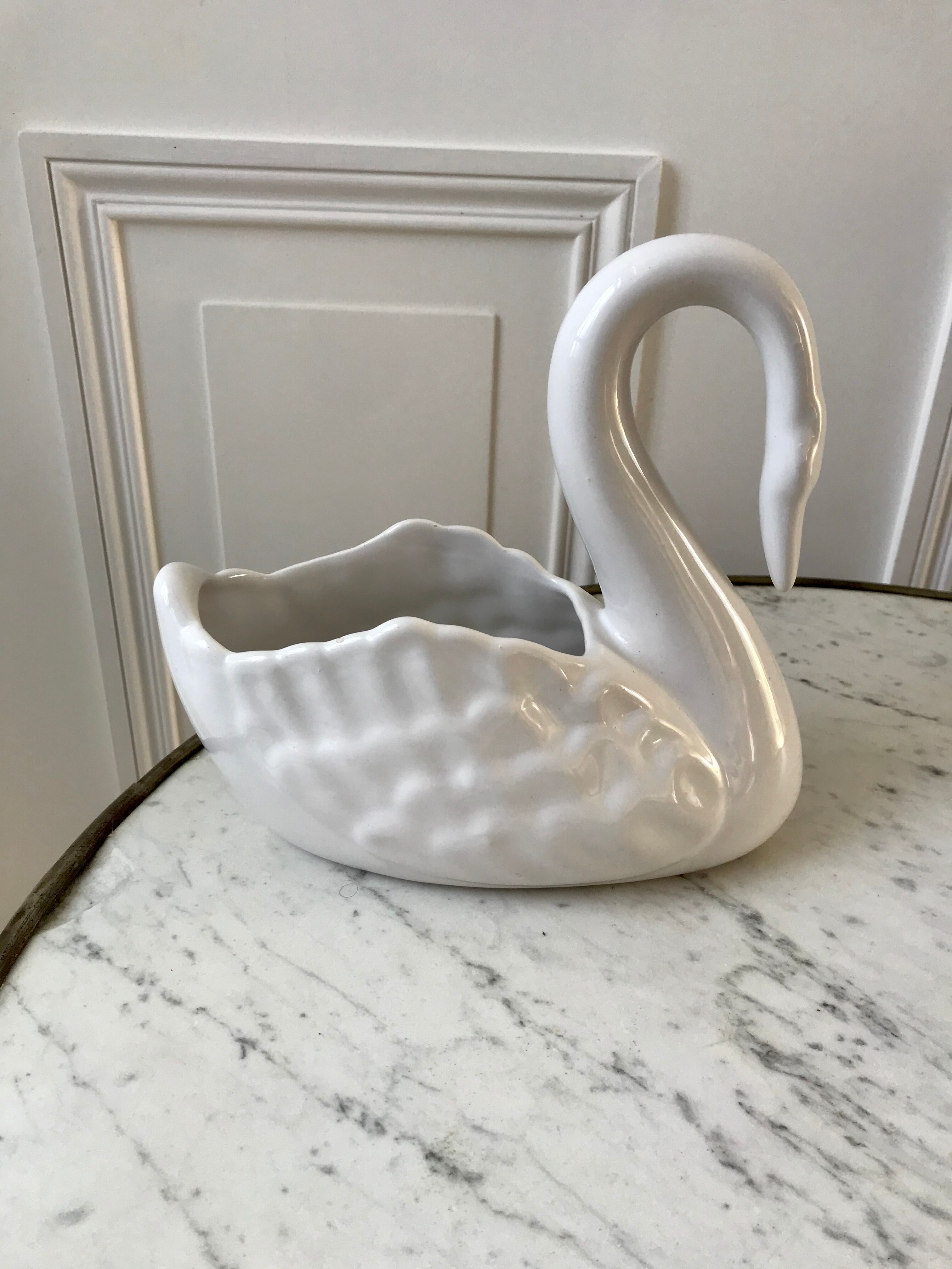 White ceramic swan pot cover 50/60s