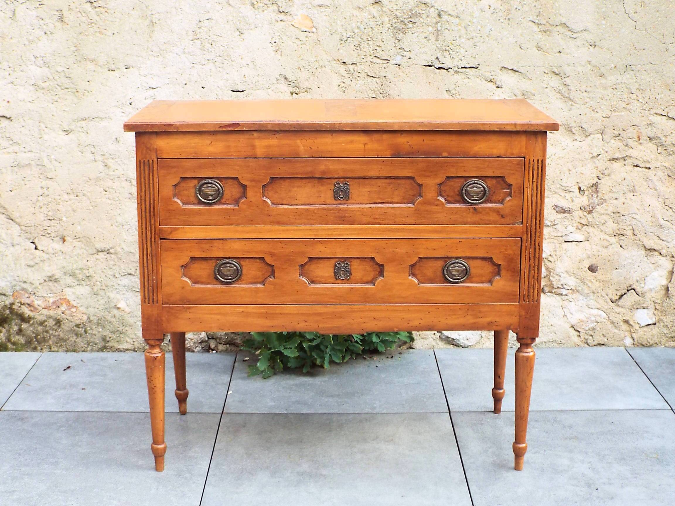 Louis XVI style 2-drawer saute chest of drawers