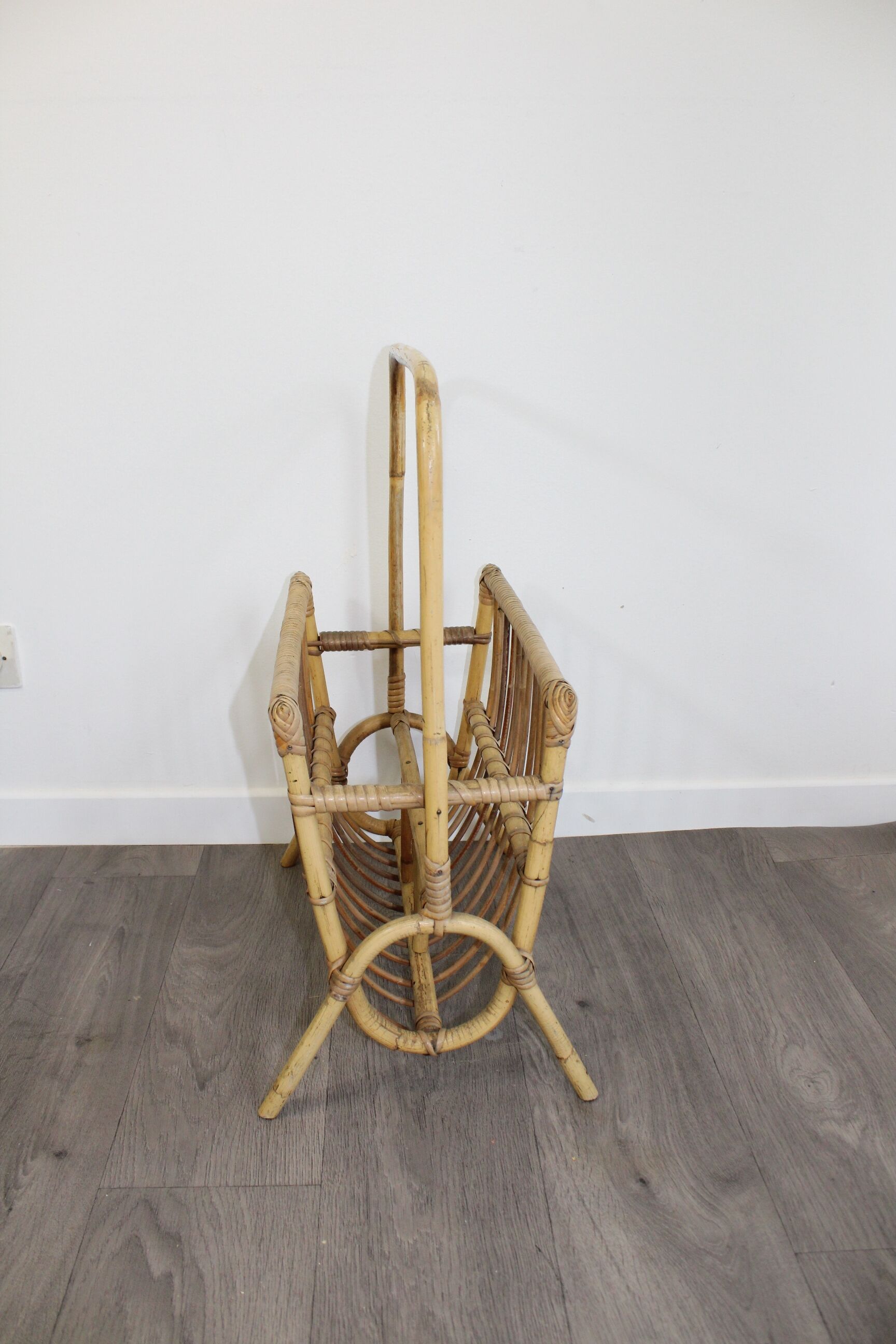 Rattan magazines rack