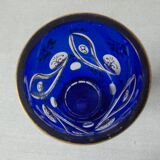 Vase en verre bleu cobalt finement ciselé dorures décor floral émaillé