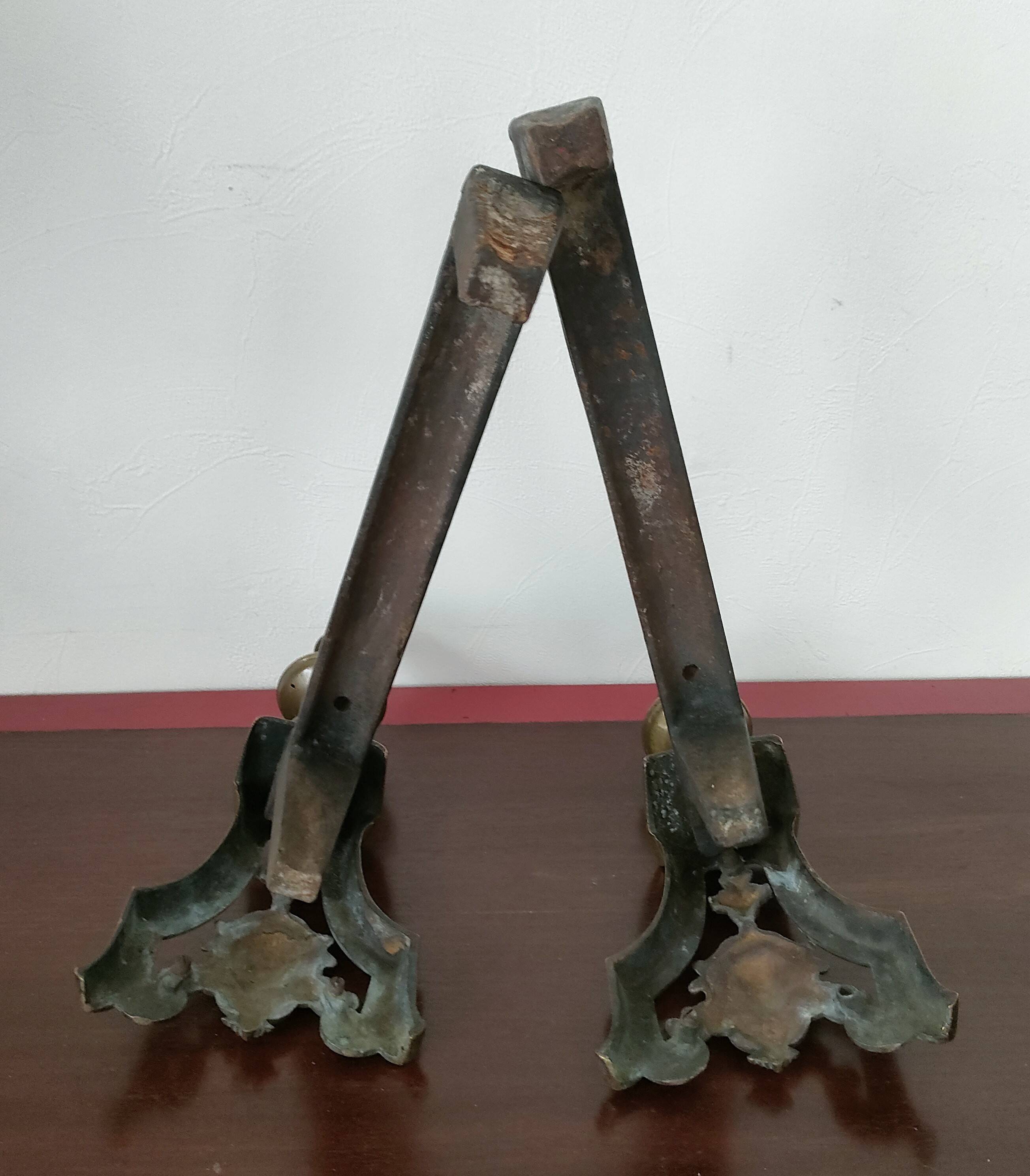 Pair of Louis-Philippe andirons with Caryatids - Bronze, cast iron - 19th century