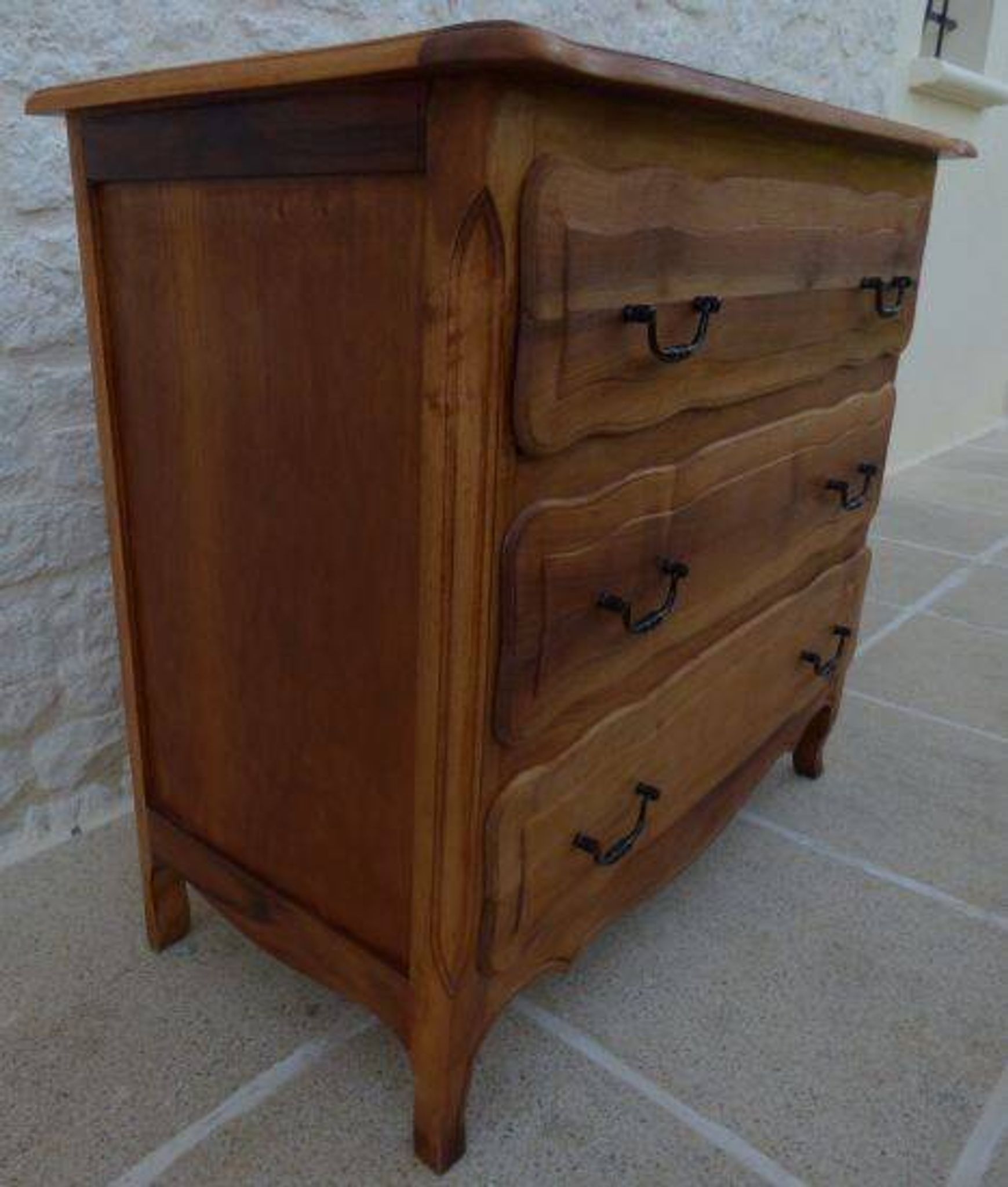 3-drawer solid natural wood chest of drawers with black handles - Completely restored