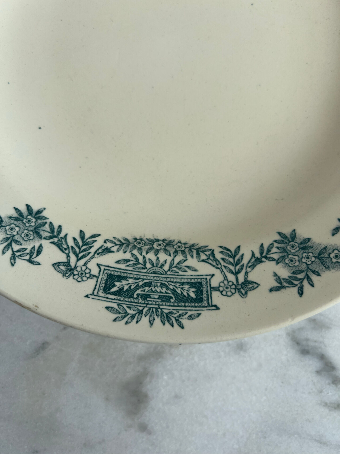 Assiette creuse Longchamp Lutèce en terre de fer