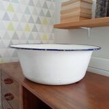 Old enameled basin