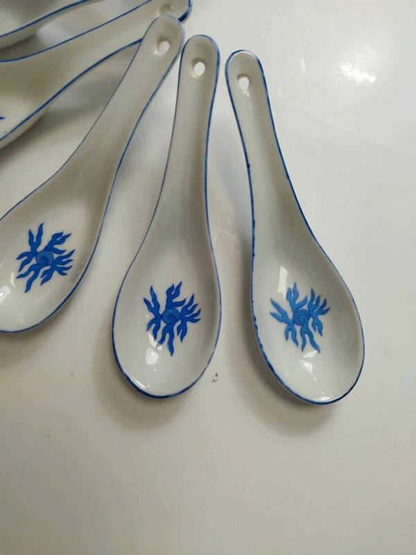 Lot de 8 cuillères asiatiques en porcelaine blanche et bleue – style Chantong chinois traditionnel