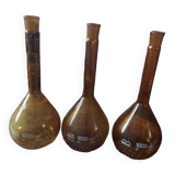 3 volumetric flasks without cap