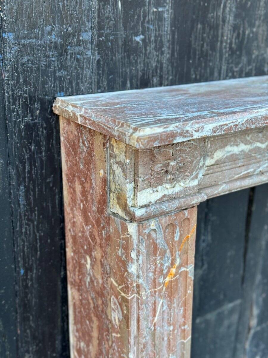 Cheminée Louis XVI en marbre gris des Ardennes XVIIIème siècle