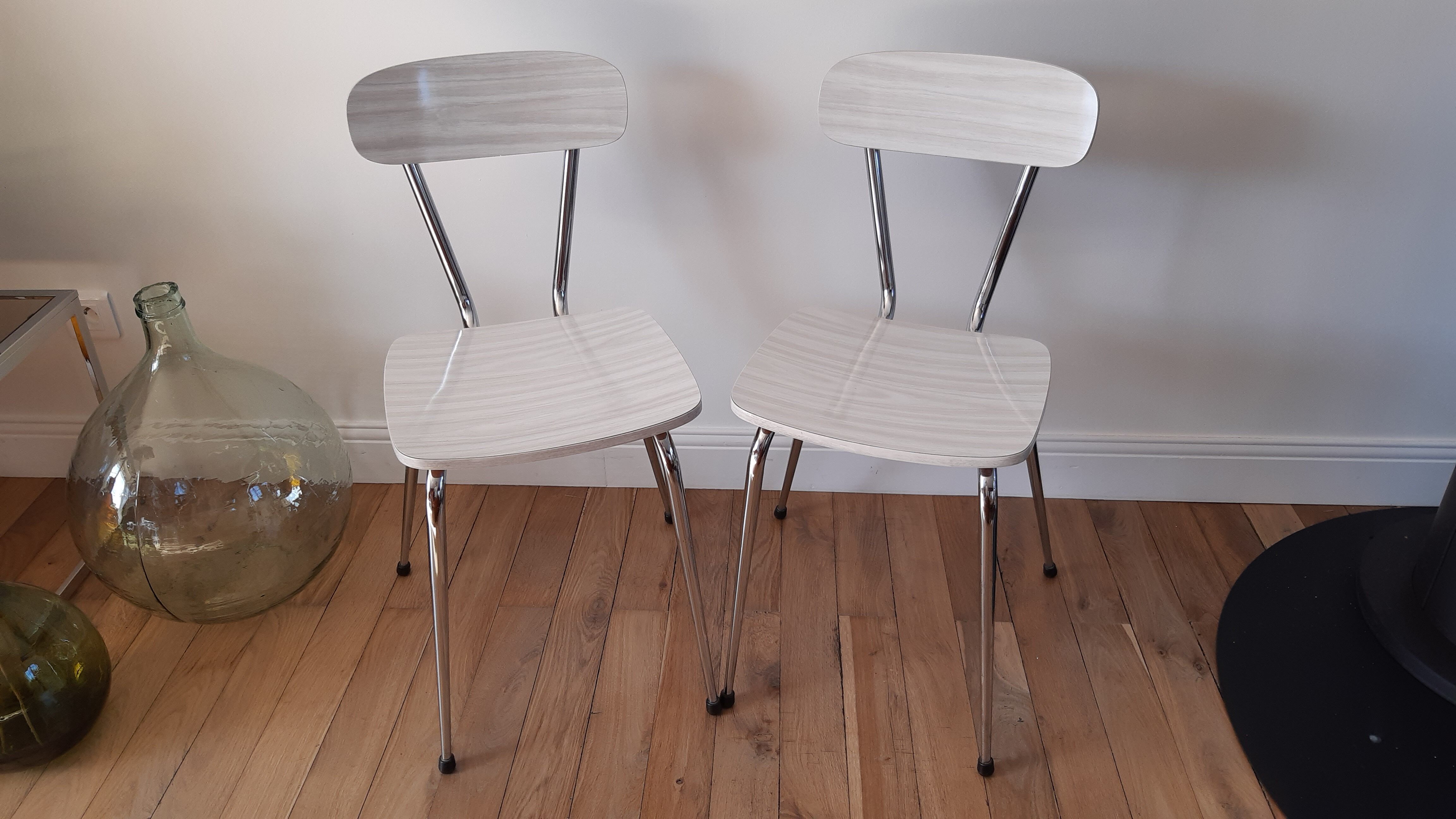 Pair of chairs in formica marbled effect 70s