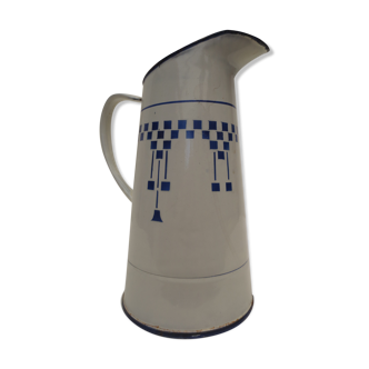 Enamelled pitcher, lustucru décor