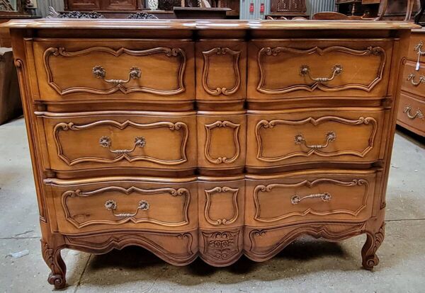 Commode arbalète style louis XV estampillée En merisier massif