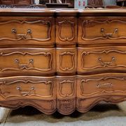 Commode arbalète style louis XV estampillée En merisier massif