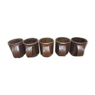 Cinq tasses à café en grès