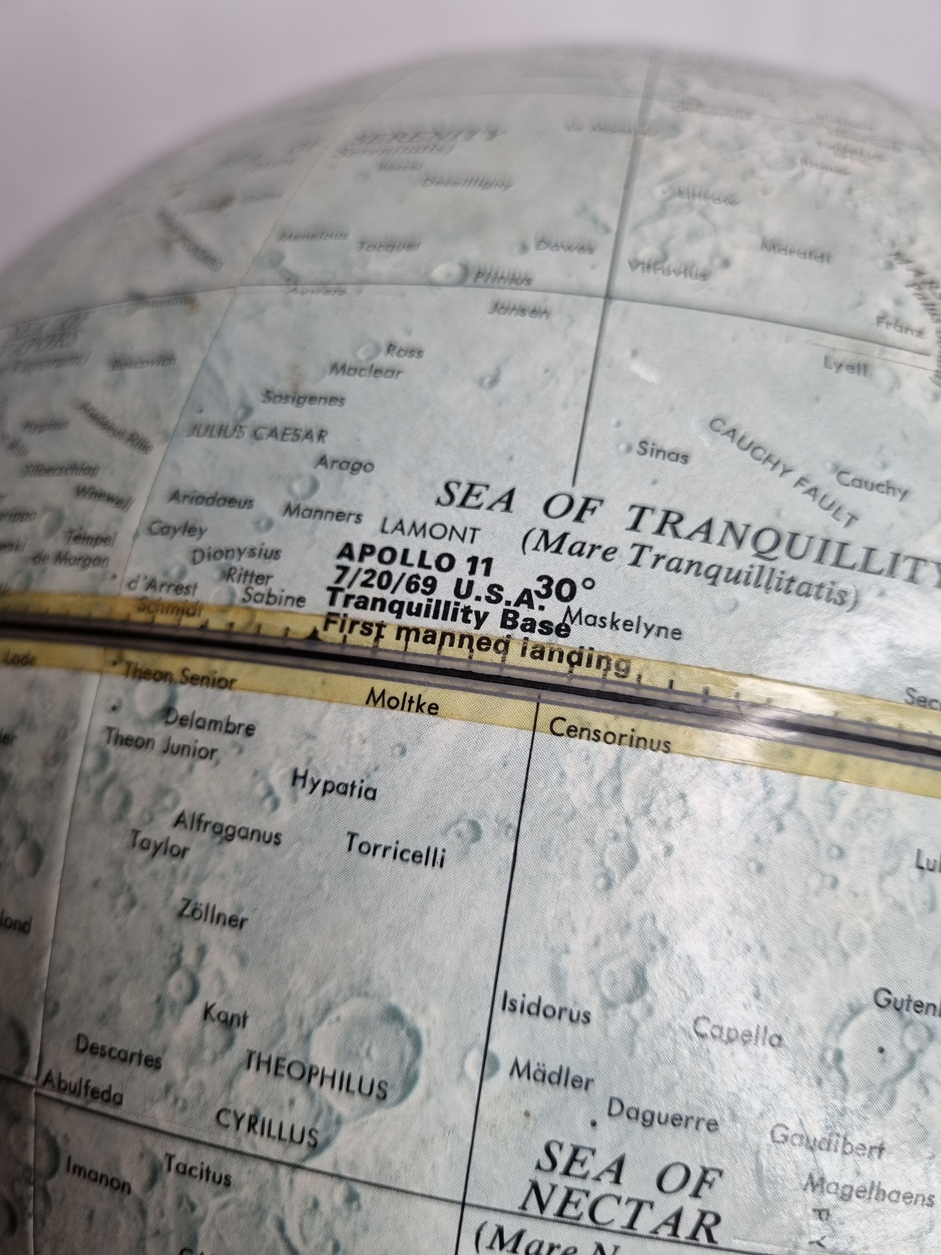 Vintage lunar globe made in u.s.a., 30 cm on base