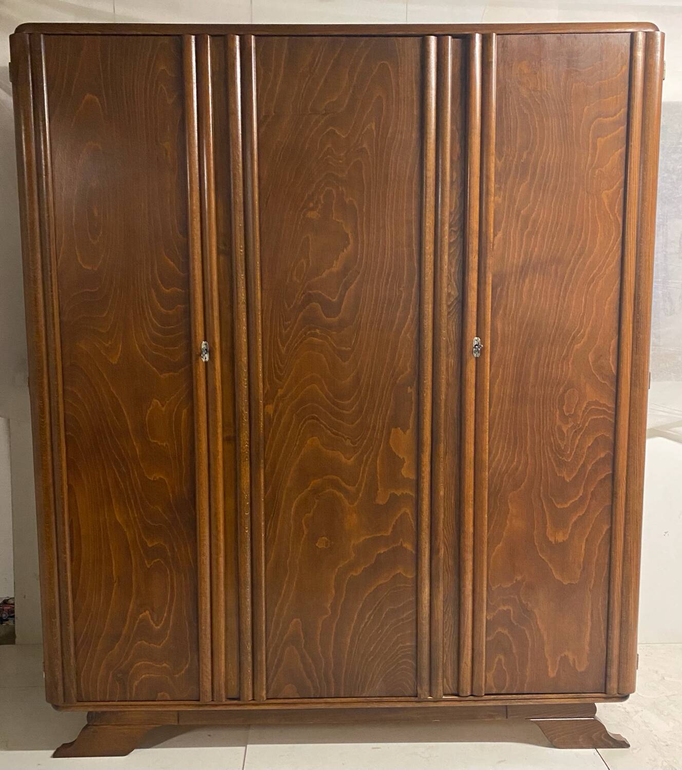 Vintage compass feet wardrobe from 1956