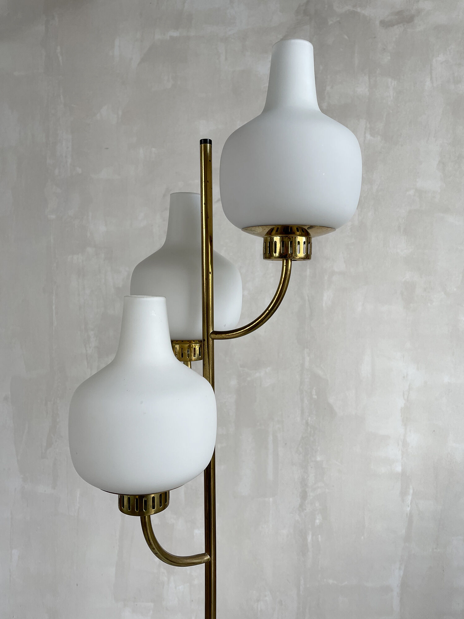 Stilnovo, floor lamp with three opalines, Italy 1950