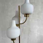 Lampadaire à trois opalines, Stilnovo, Italie 1950