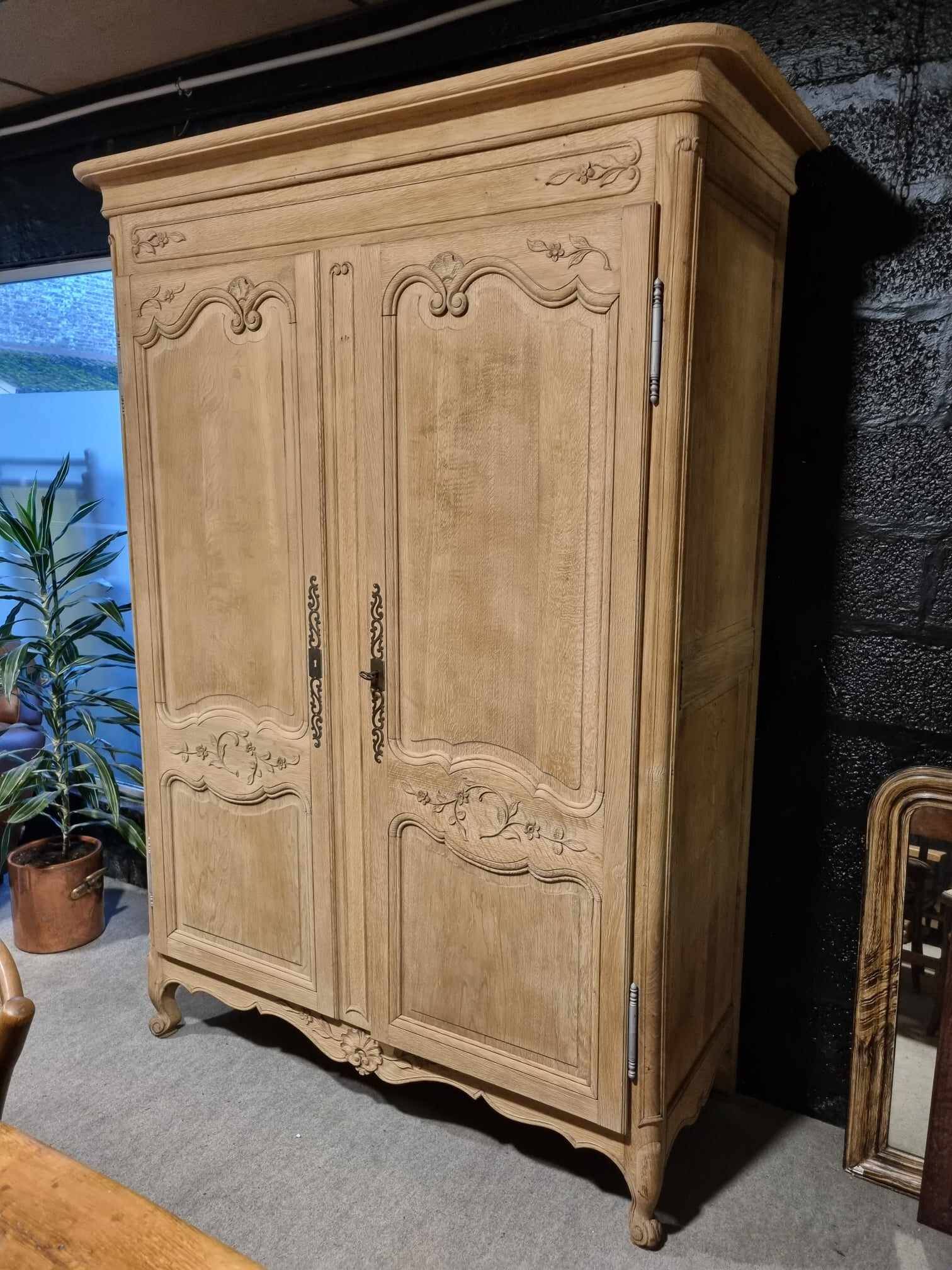 Aerogummed cabinet