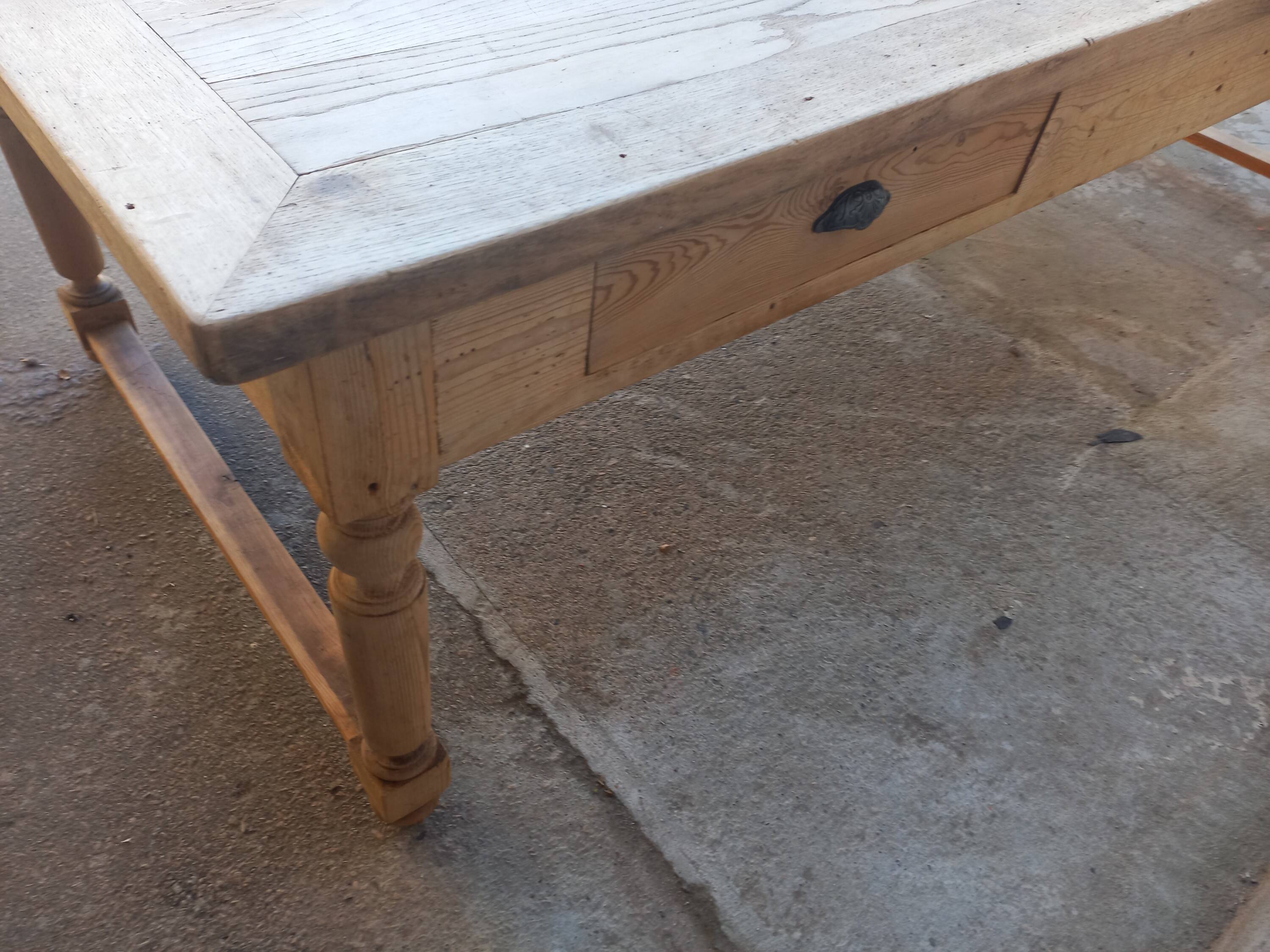 Grande table de communauté en chêne et sapin