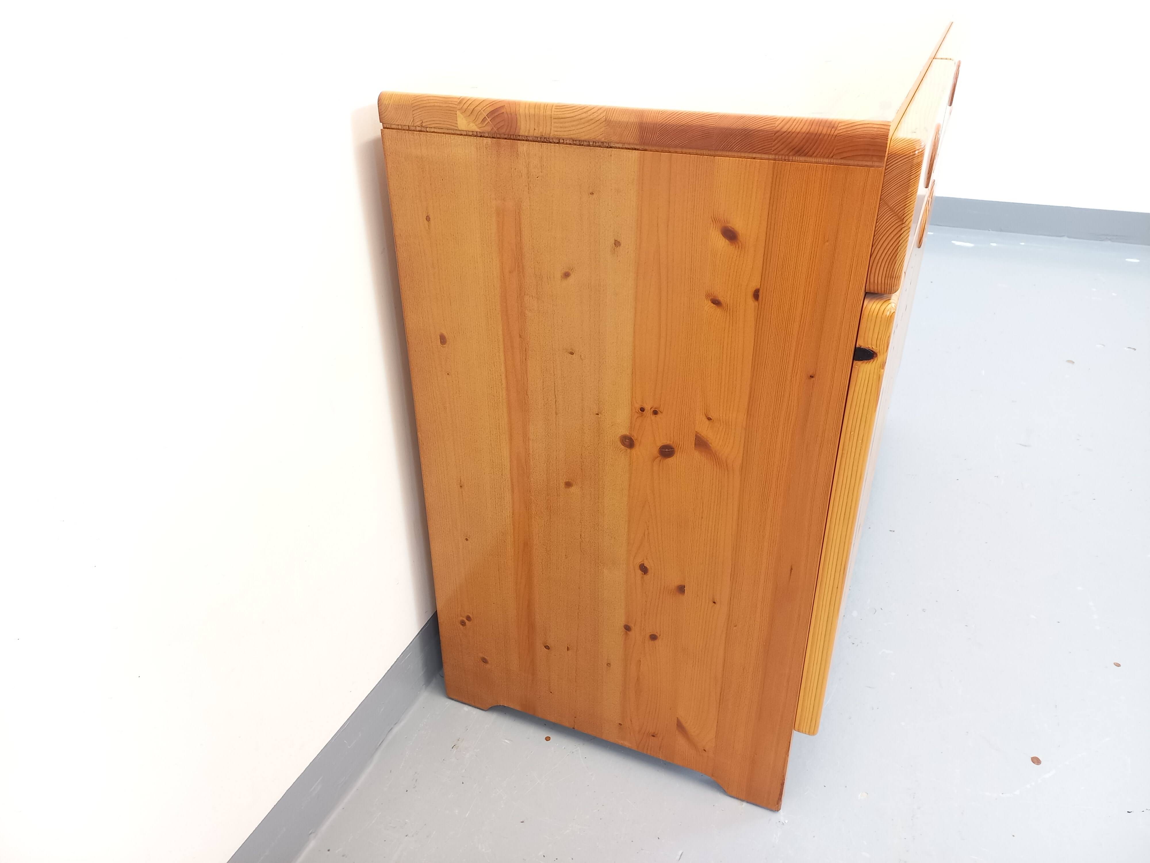 Charlotte Perriand vintage storage furniture Les Arcs from the 1960s in pine.