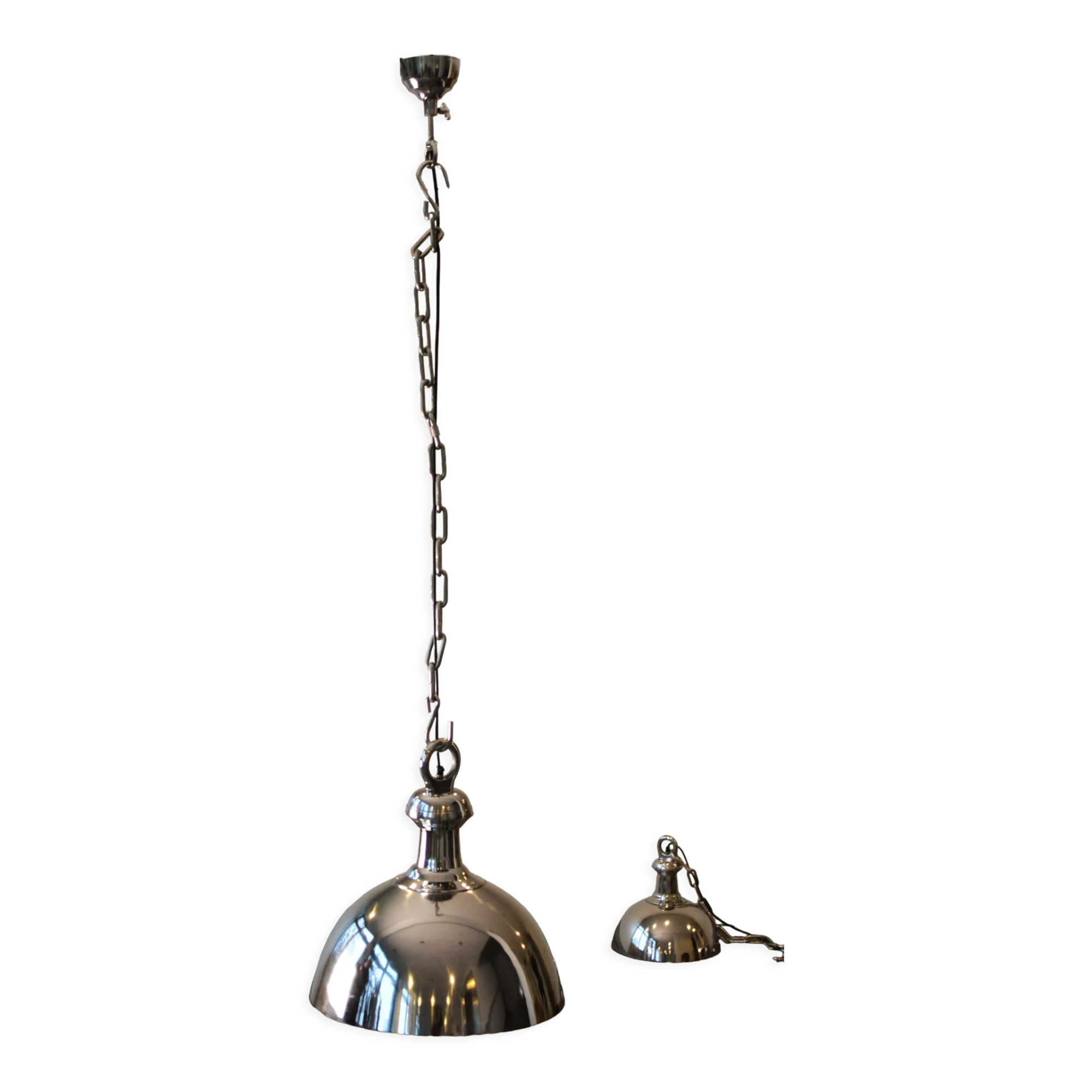Suspension en nickel, style industriel.