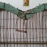 Cage ancienne verte en bois