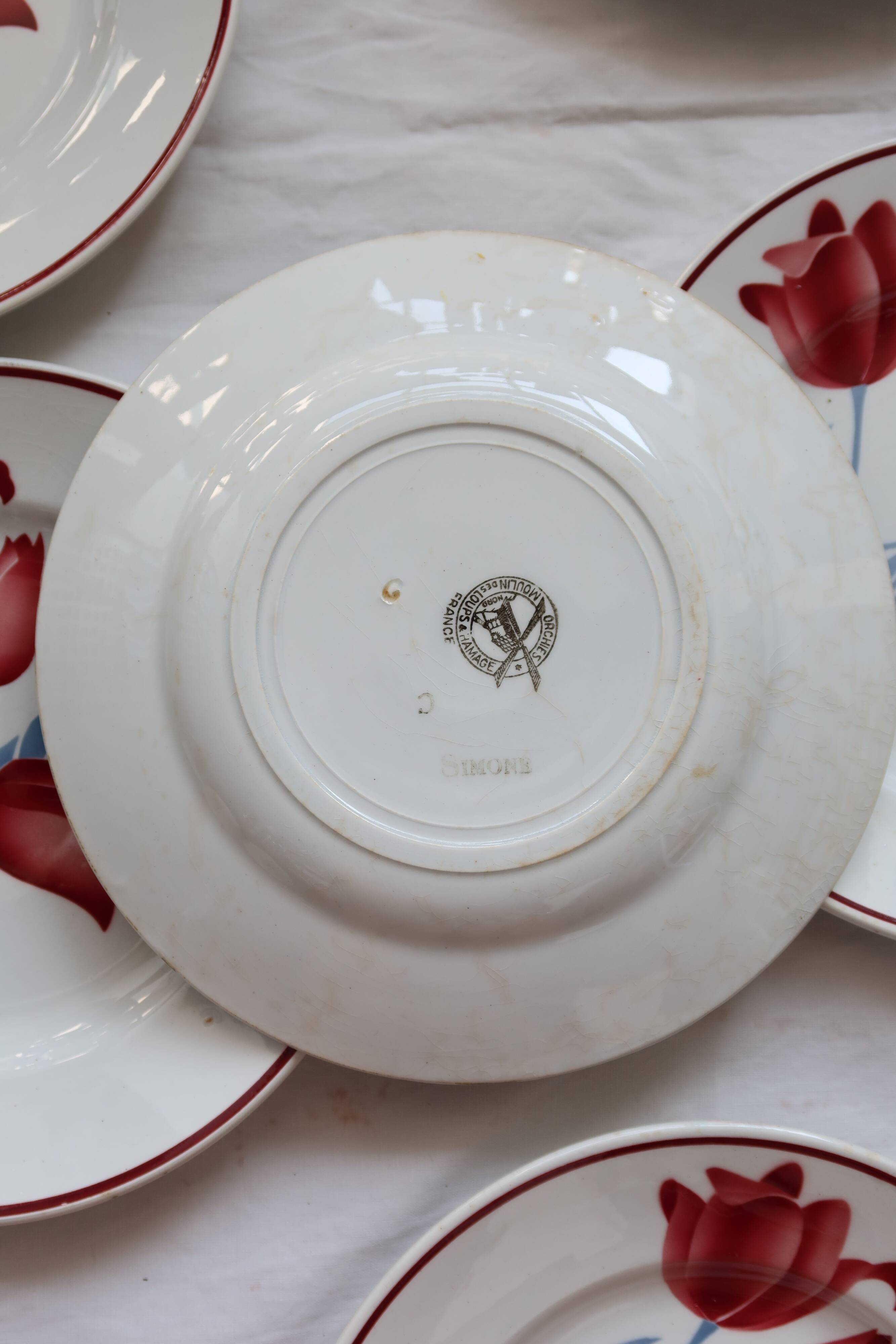 6 vintage earthenware flat plates from the Moulin des Loups Simone series