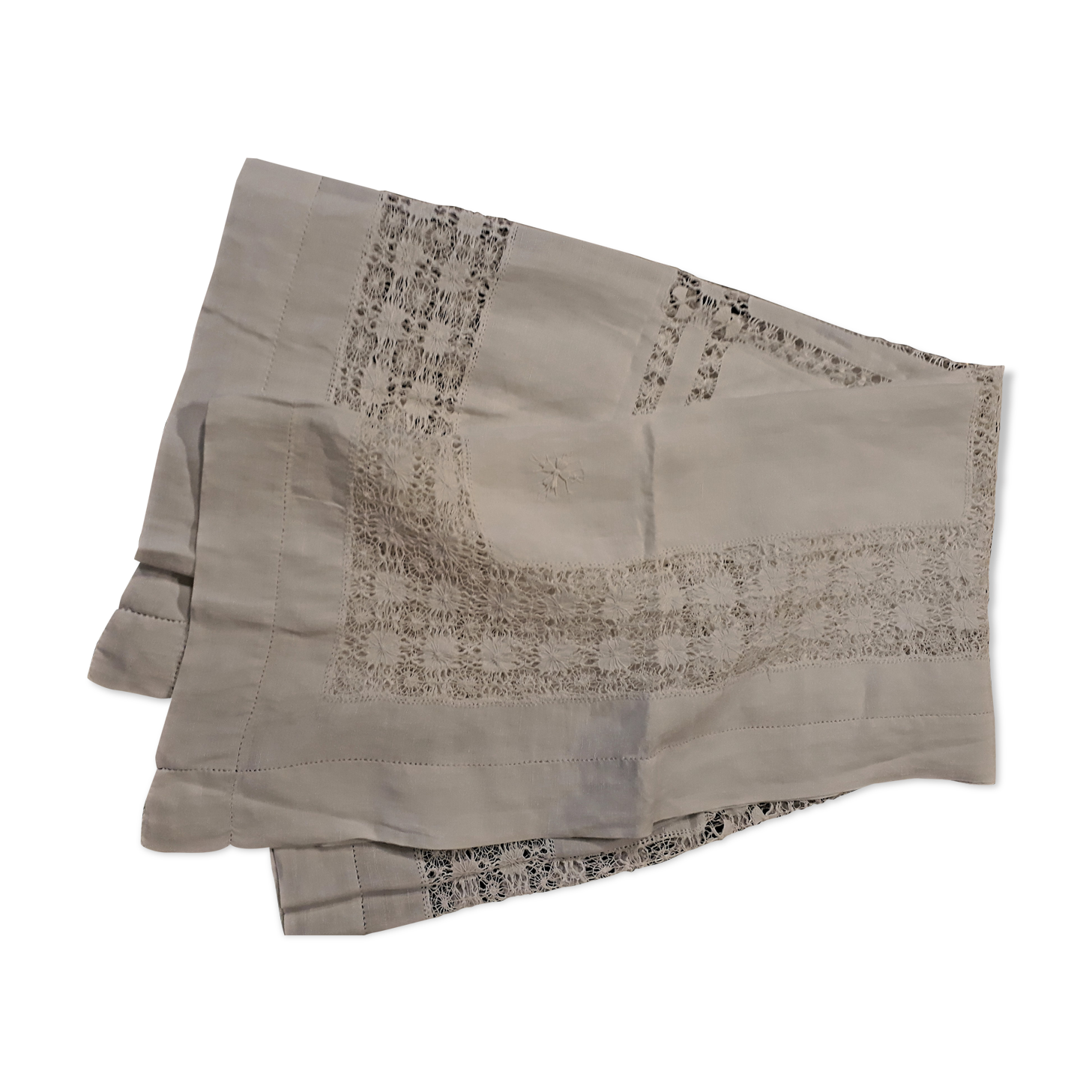 Embroidered centerpiece