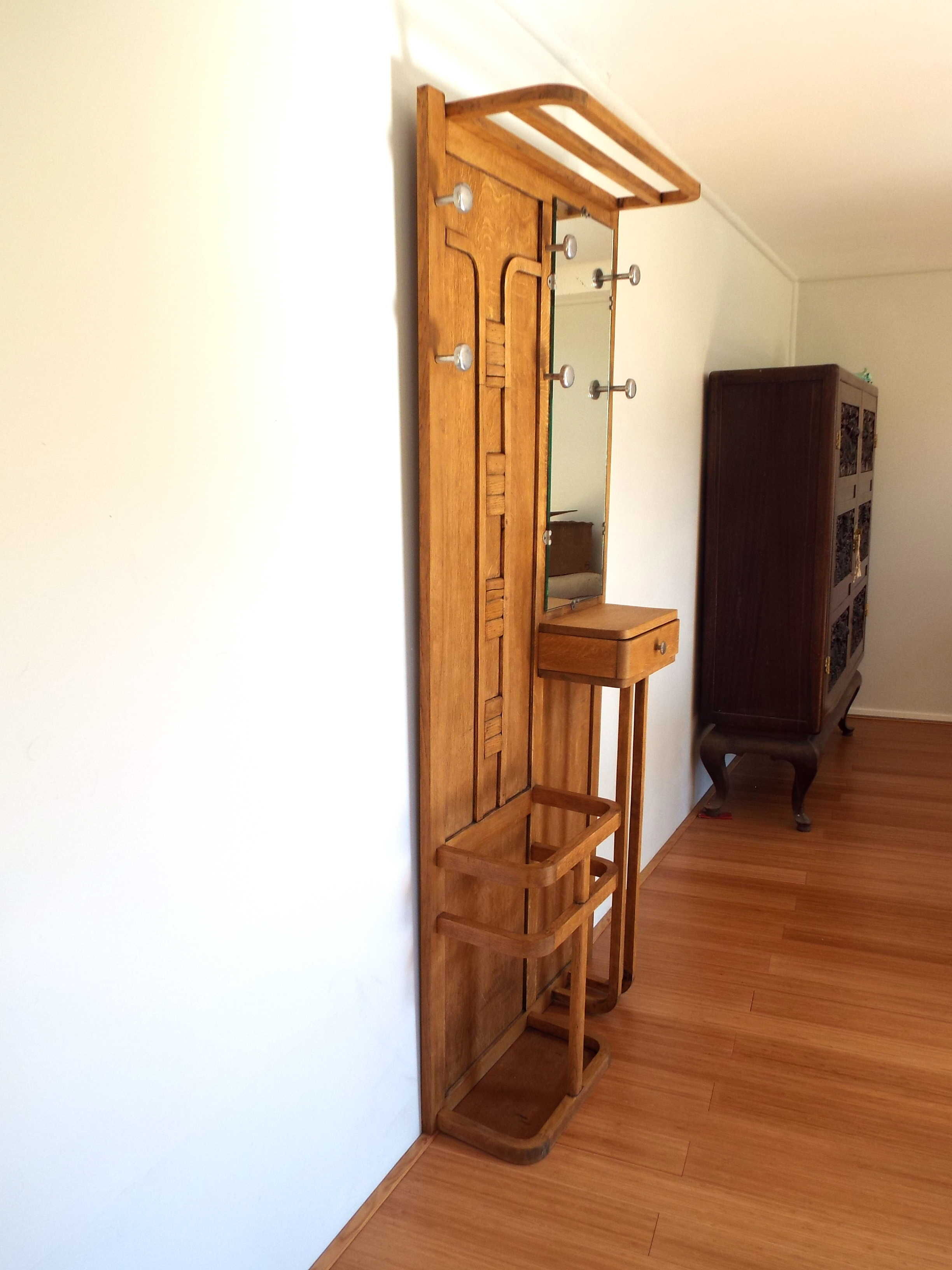 Entrance cloakroom coat rack