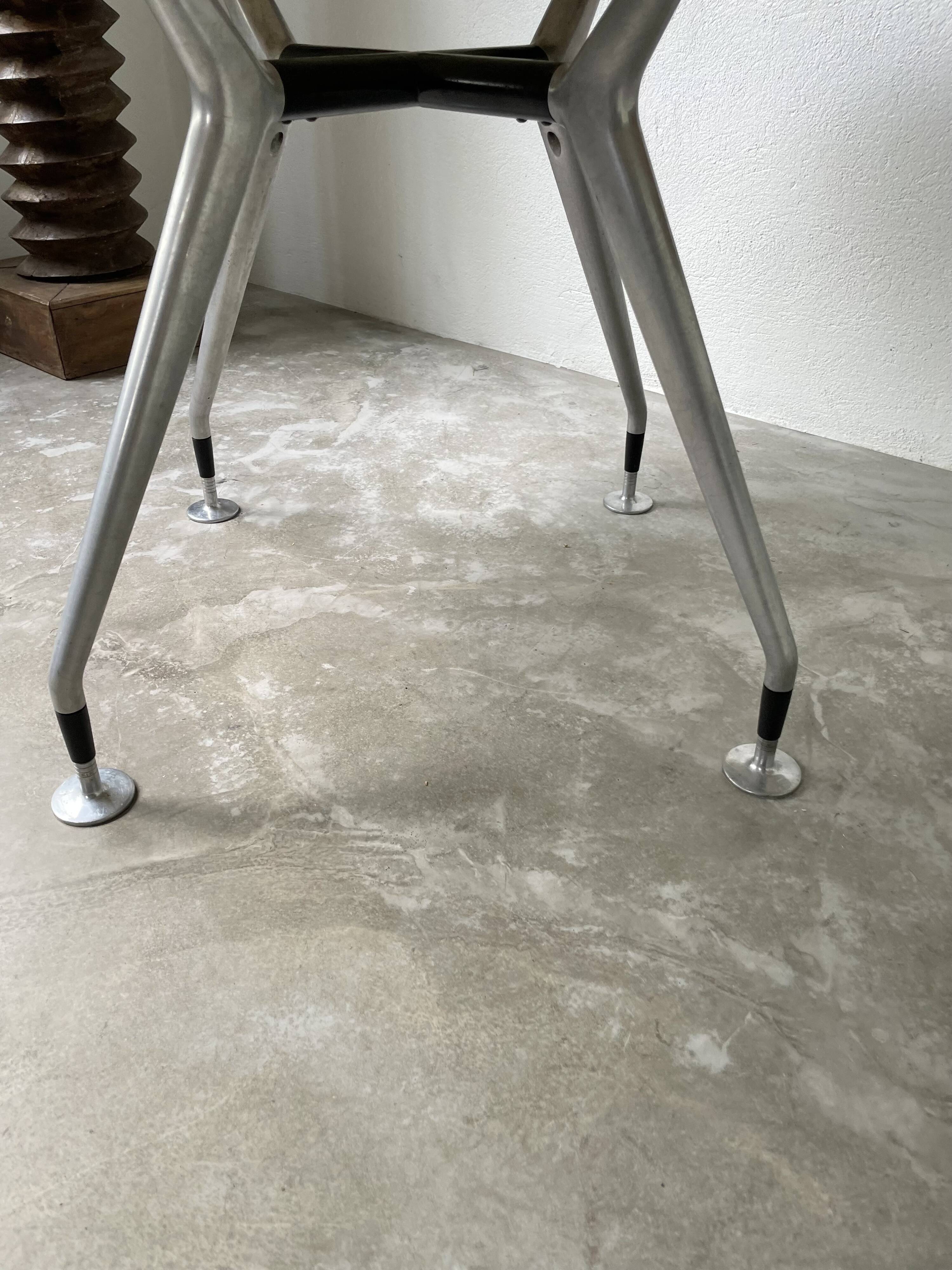 Tecno Nomos Round Table Brushed Metal