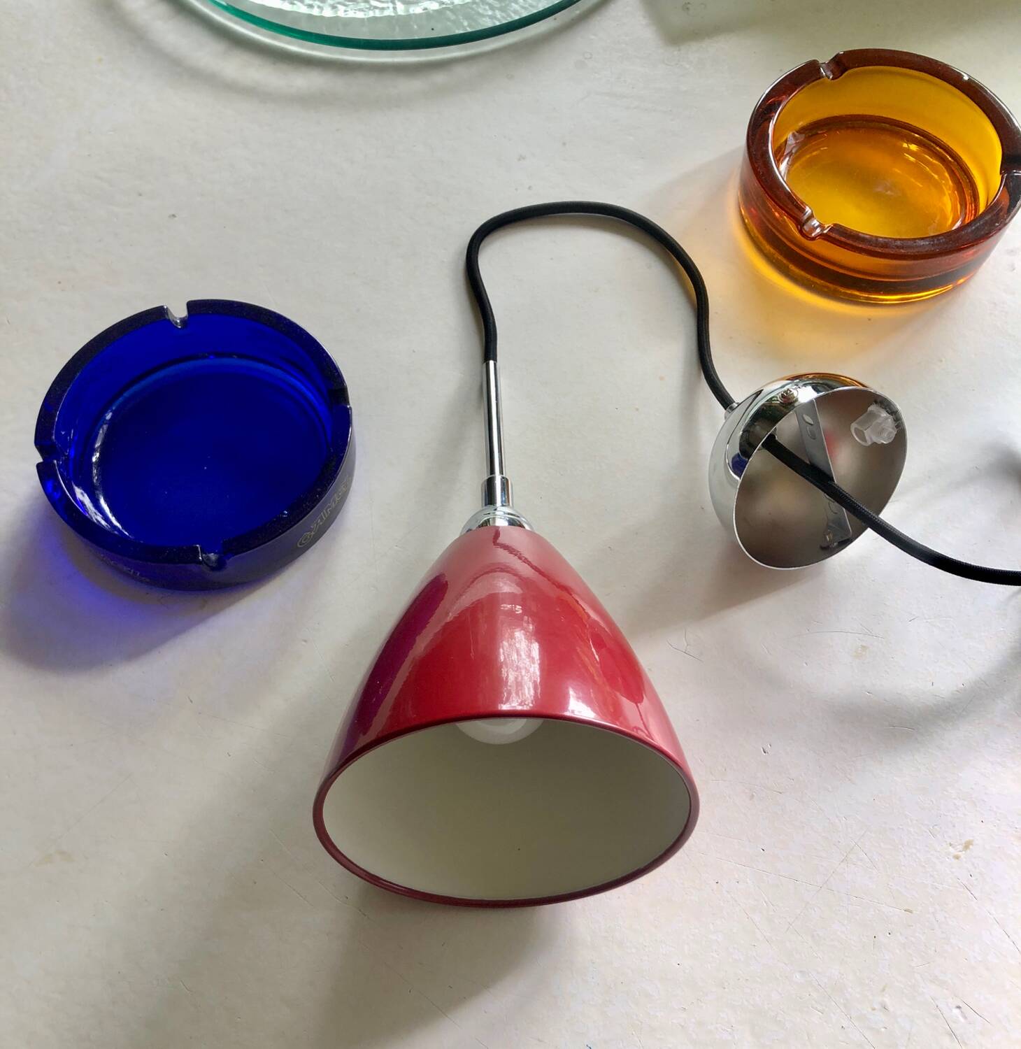 Long cable lacquered metal suspension