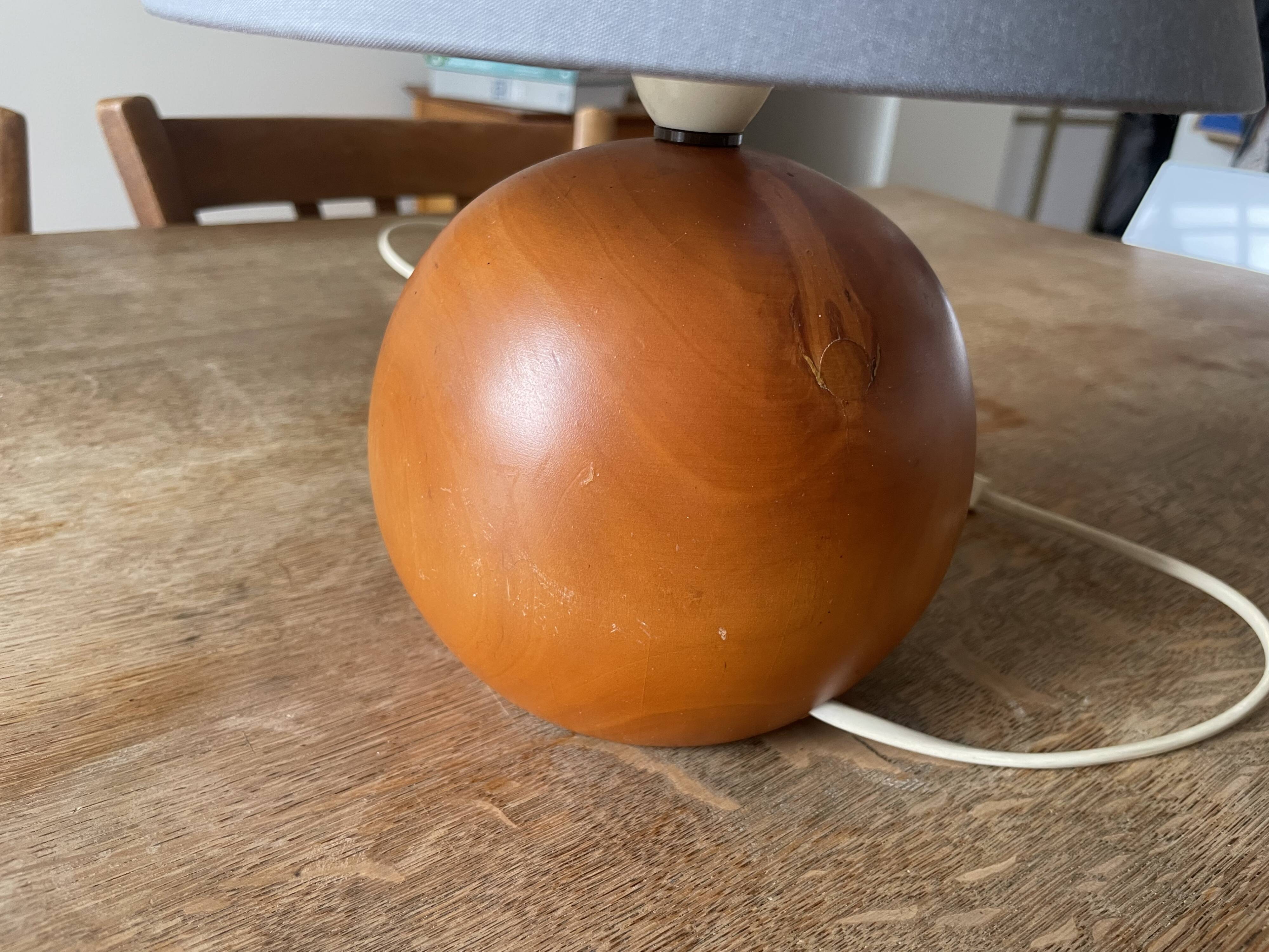 Wooden ball lamp
