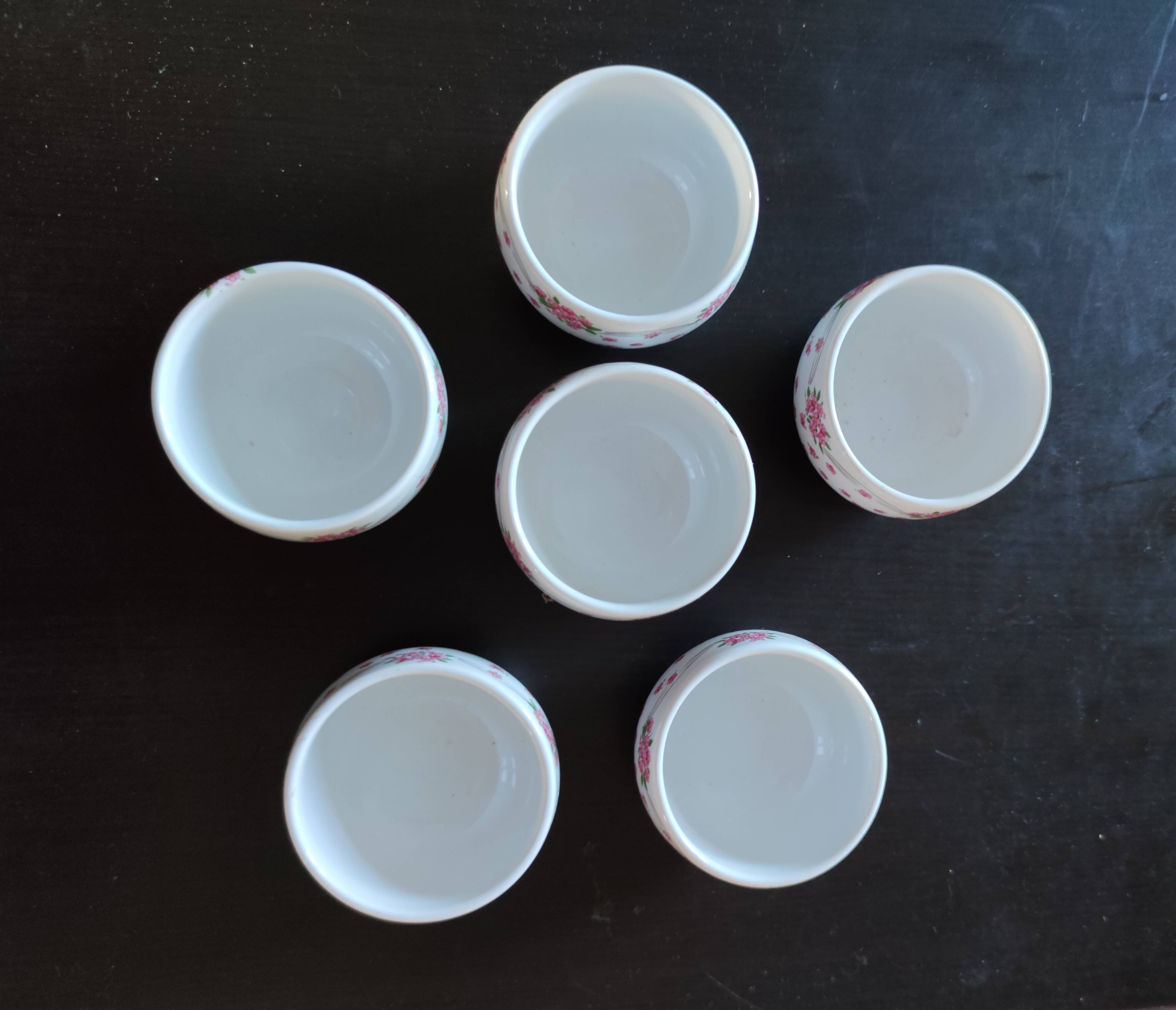 Service of small six cups for tea, cream, fruit salad or coffee