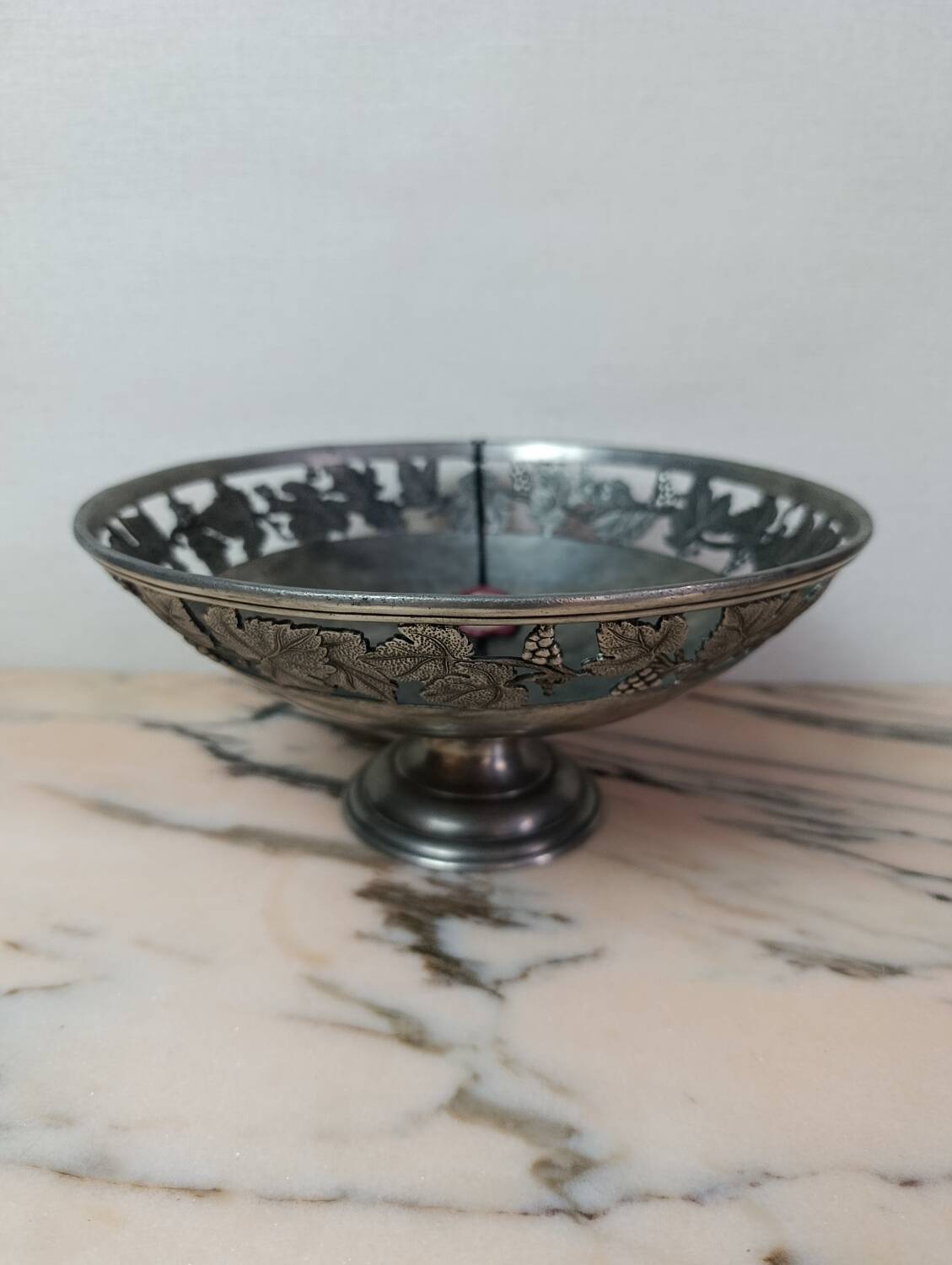 Fruit bowl in pewter