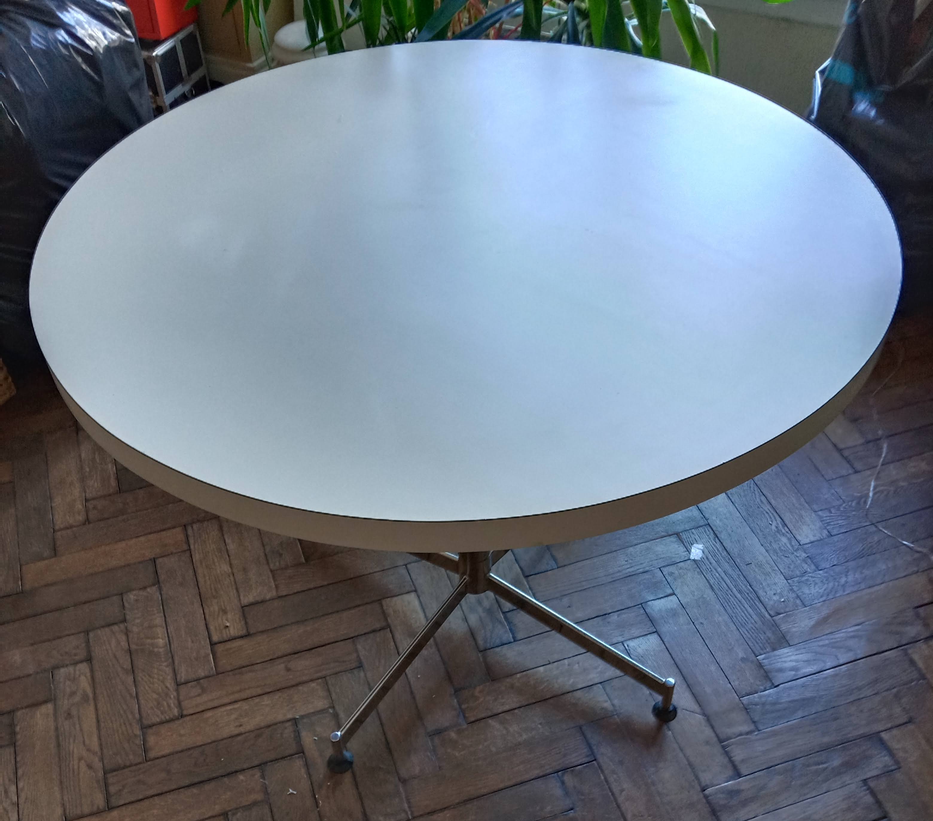 Table ronde blanche de cuisine