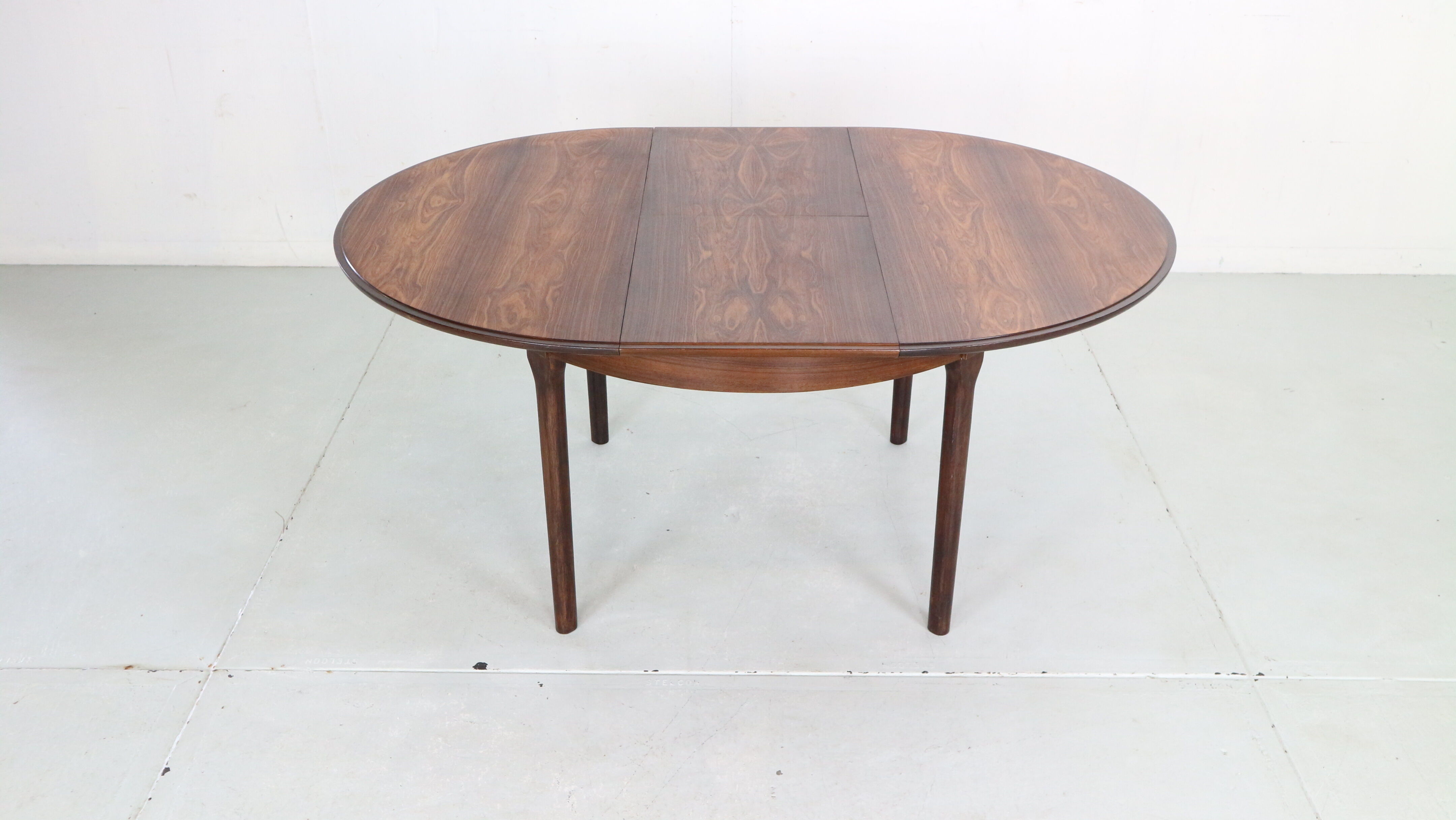 Scandinavian Modern Extendable Oval/Round Dinning Table, 1960, Denmark