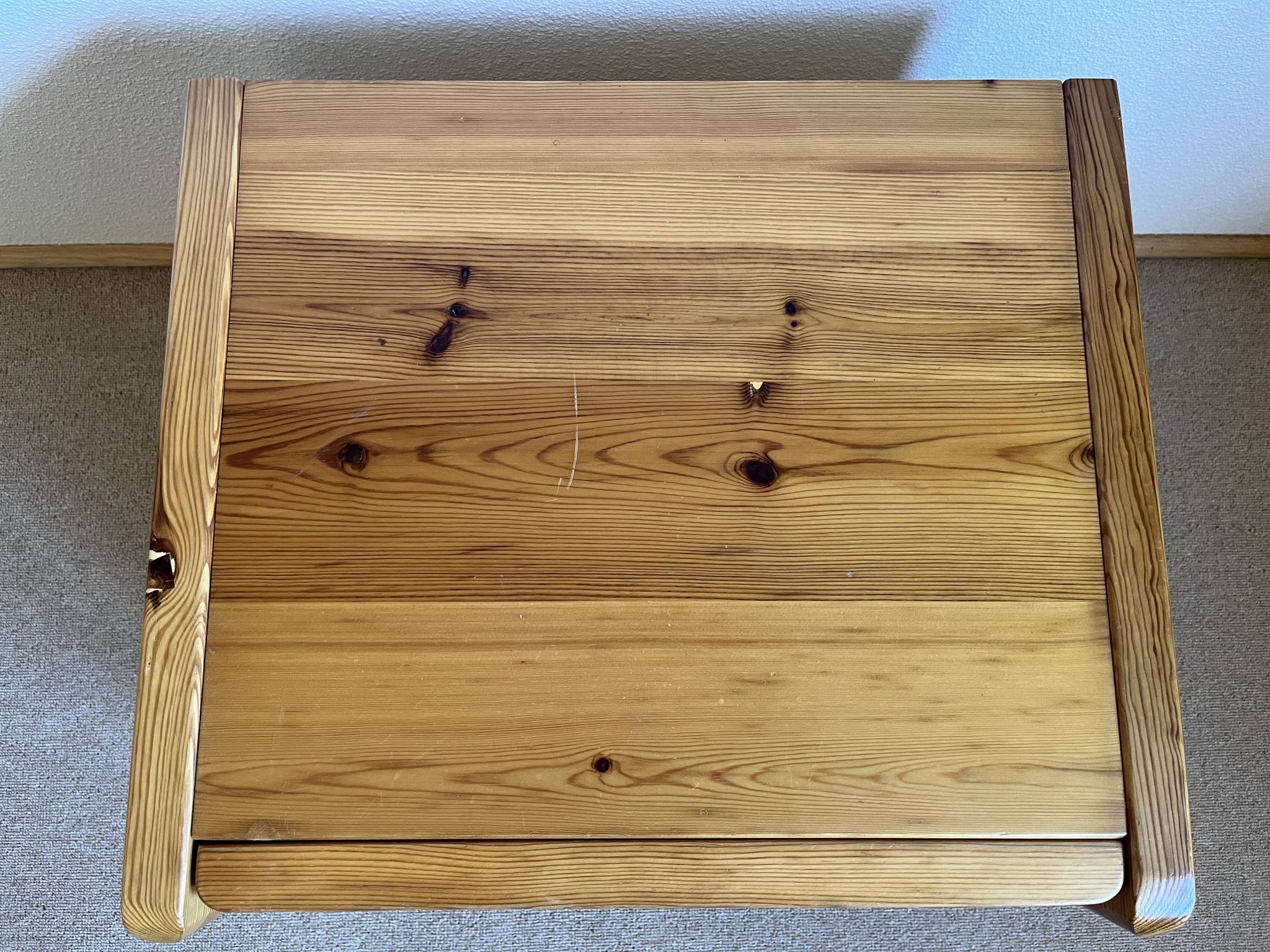 Table de nuit pin massif Roche et Bobois années 80