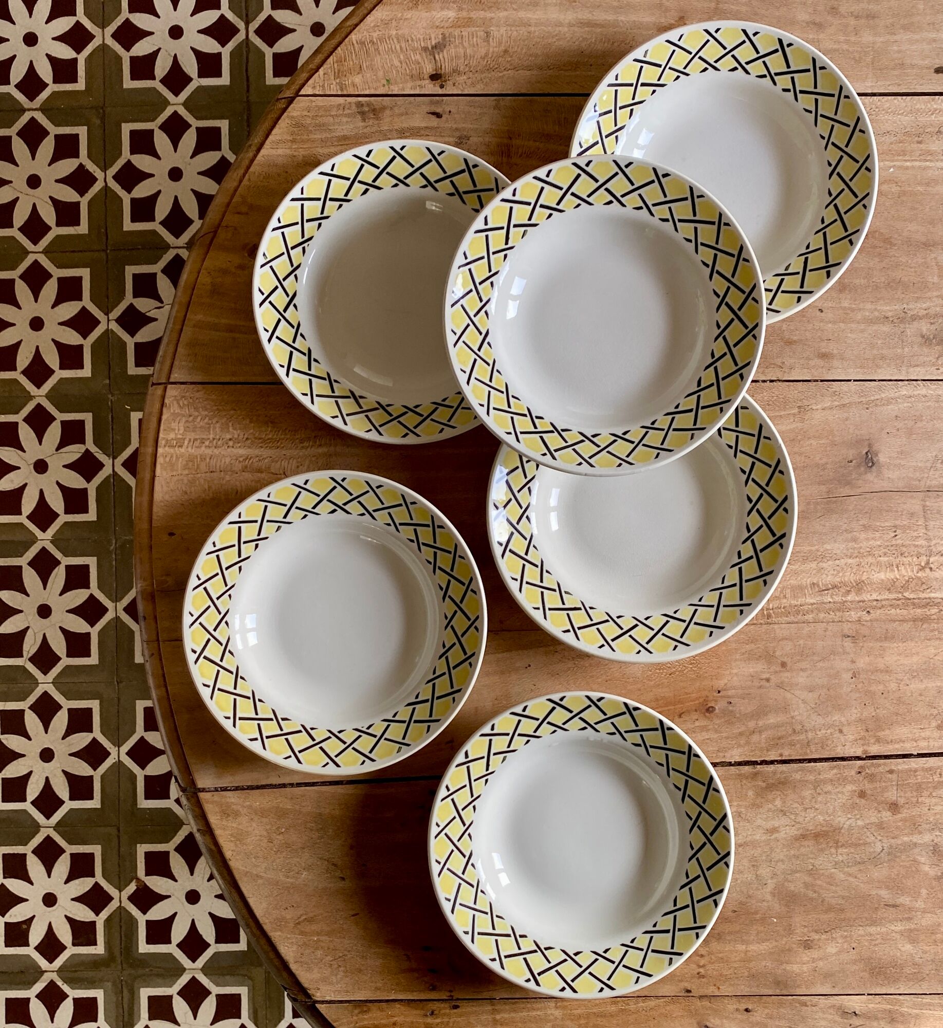 Set of 6 vintage hollow plates with yellow and black décor