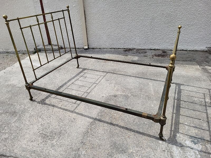 Lit en laiton dore 140 x 190 en couchage