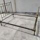 Lit en laiton dore 140 x 190 en couchage