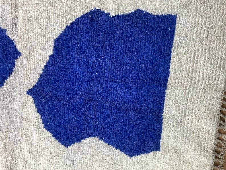 Beni Ourain rug in natural wool, blue and white, size 1.5/2.5 m.
