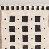 Rare handcrafted rug in natural wool, 200cm x 300cm