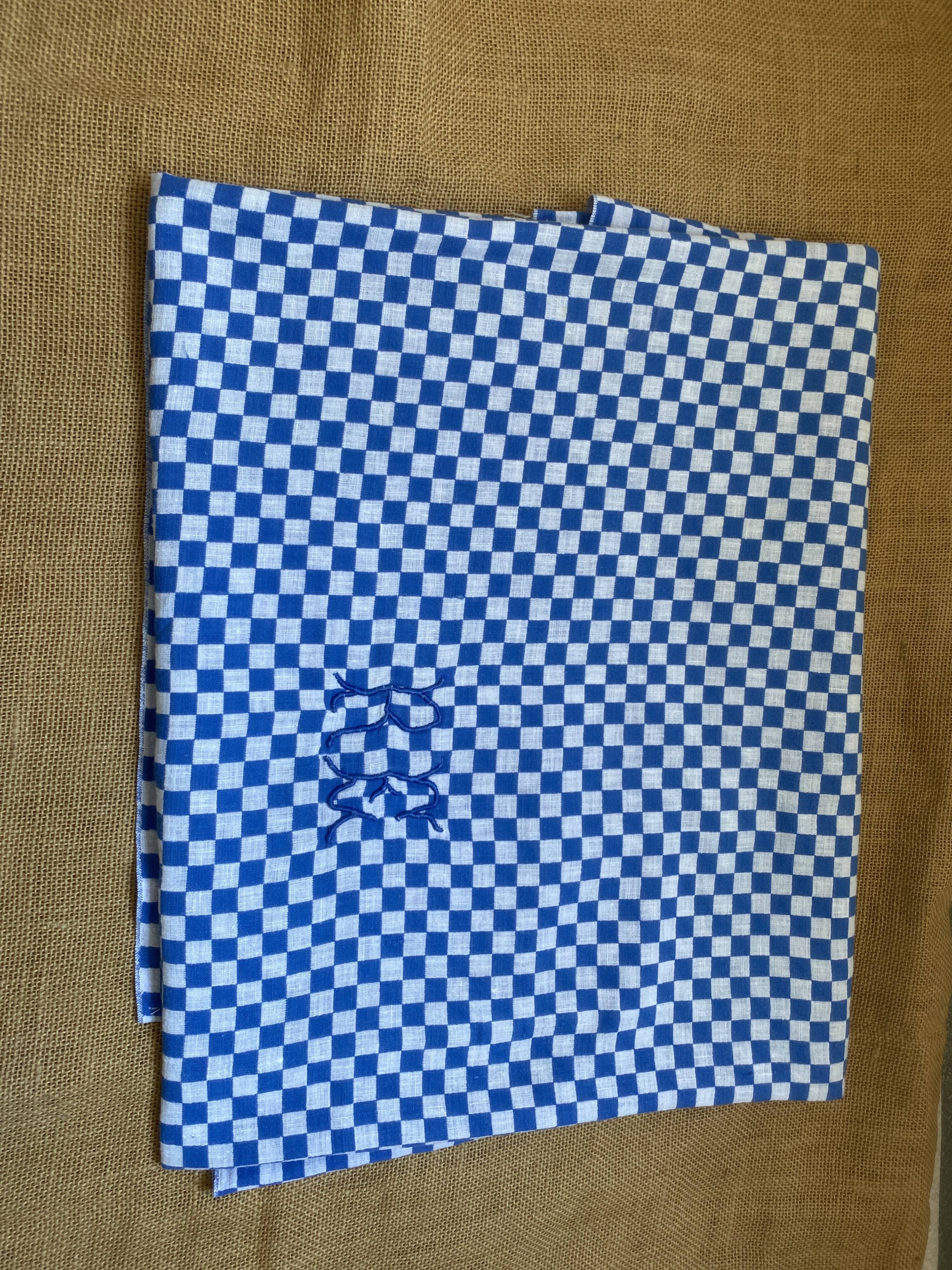 Checkered tablecloth old monogram Very good condition