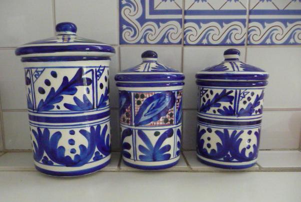 Ceramic spice pots